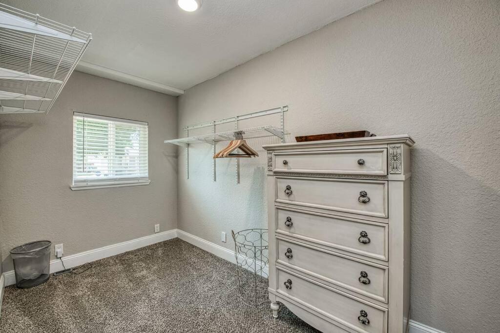 Fun Haven Spacious Retreat In Fresno